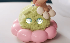 此ES现场展出了最新桌面级陪同交互机械人的原型